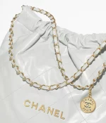CHANEL / CHANEL 22 HANDBAG Shiny Calfskin & Gold-Tone Metal Light Blue - Image 4