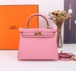 Hermès Kelly 𝐓𝐨𝐠𝐨 Calf Gold hardware Sakura Pink size: 𝟮𝟱𝐶𝑚/ 𝟮𝟴𝐶𝑚