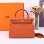 HermèsKelly 𝐓𝐨𝐠𝐨 Calf Gold hardware Orange size: 𝟮𝟱𝐶𝑚/ 𝟮𝟴𝐶𝑚