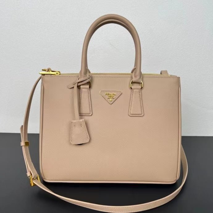 微信图片_20231001213552 Prada - Image 1