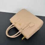 Prada - Image 3