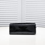 Chanel small fragrant wind Ringer chain small square bag first layer oil wax 3081 size: 20*21cm - Image 4