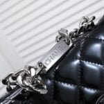 Chanel small fragrant wind Ringer chain small square bag first layer oil wax 3081 size: 20*21cm - Image 6