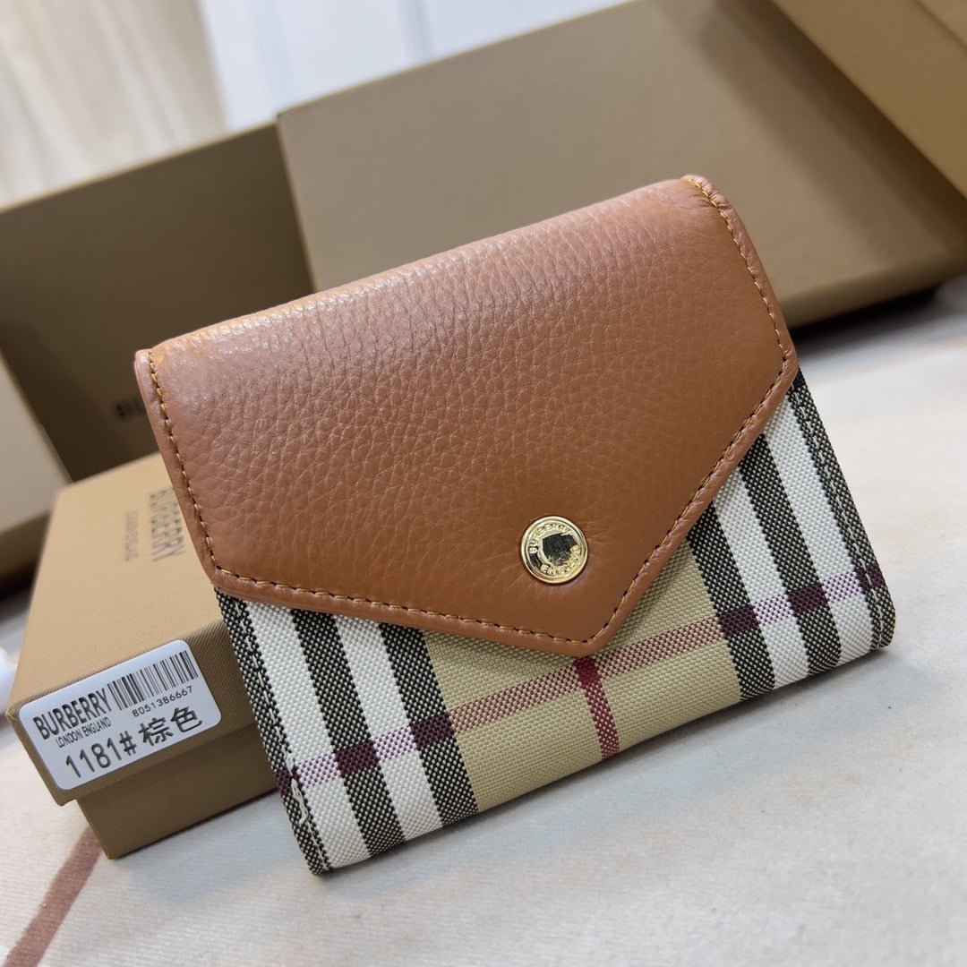 i1648276061_4498_0 Burberry Vintage Folding clip size: 8.5*4*9cm - Image 1