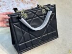Dior ESSENTIAL Ox-leather rattan check shoulder Tote bag size: 36*28/27*22cm - Image 2