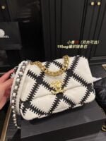 Chanel sheepskin embroidery argyle Crossbody handbag 1160 size:26cm - Image 9