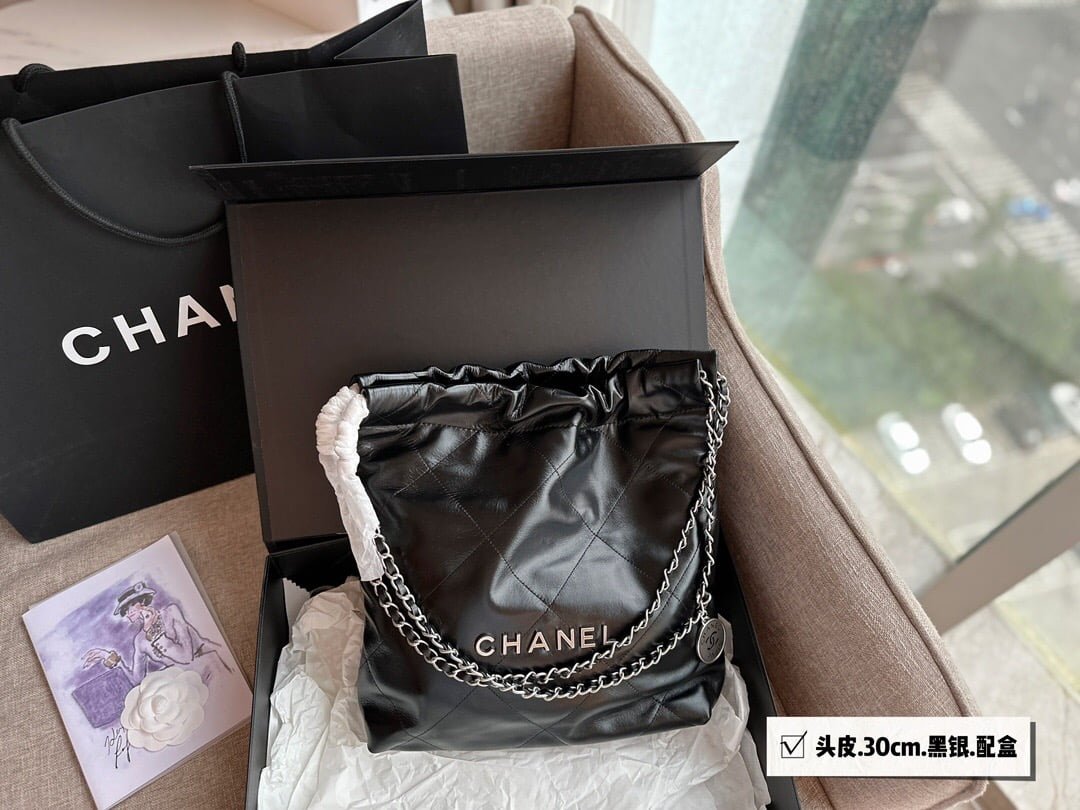 微信图片_20231108104201 CHANEL Pearl garbage bag black with sliver hardware size:30*32cm - Image 1