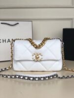 2521003 CHANEL Shoulder bag with chain size: 26cm