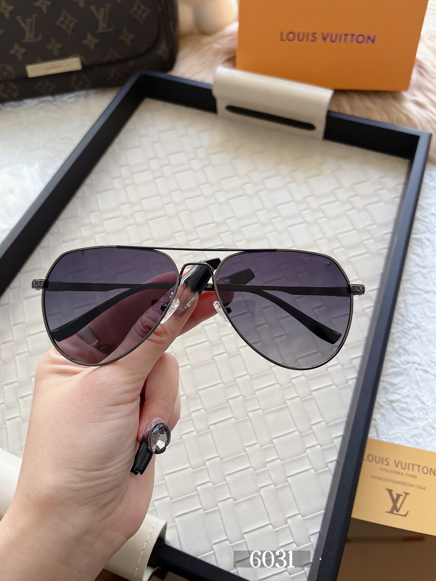 a8cc4e6a L6031Jing LV Sunglasses - Image 1