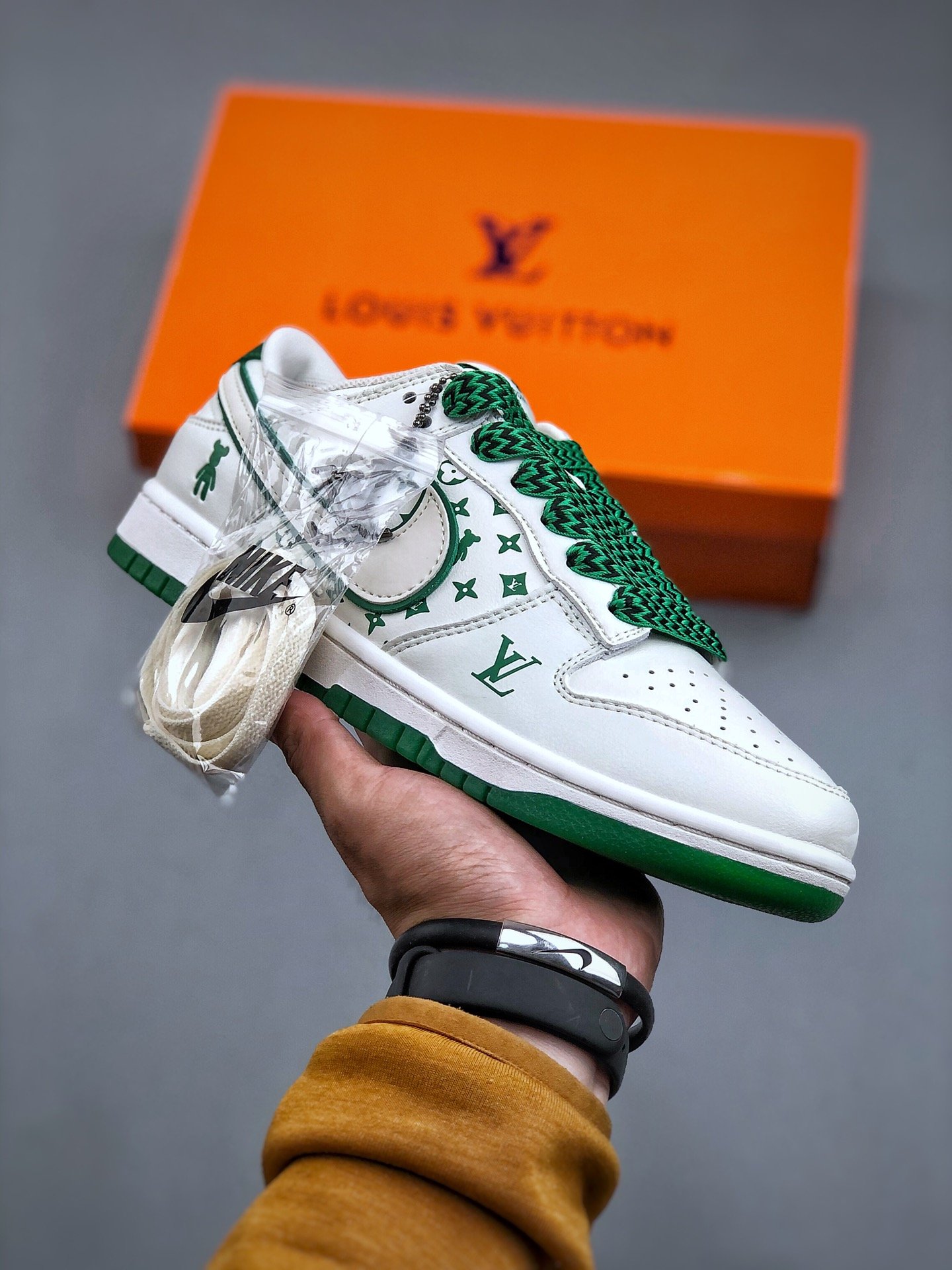 wsxc1741166290847_0 SJ2068-241 NIKE LV Green Shoes - Image 1