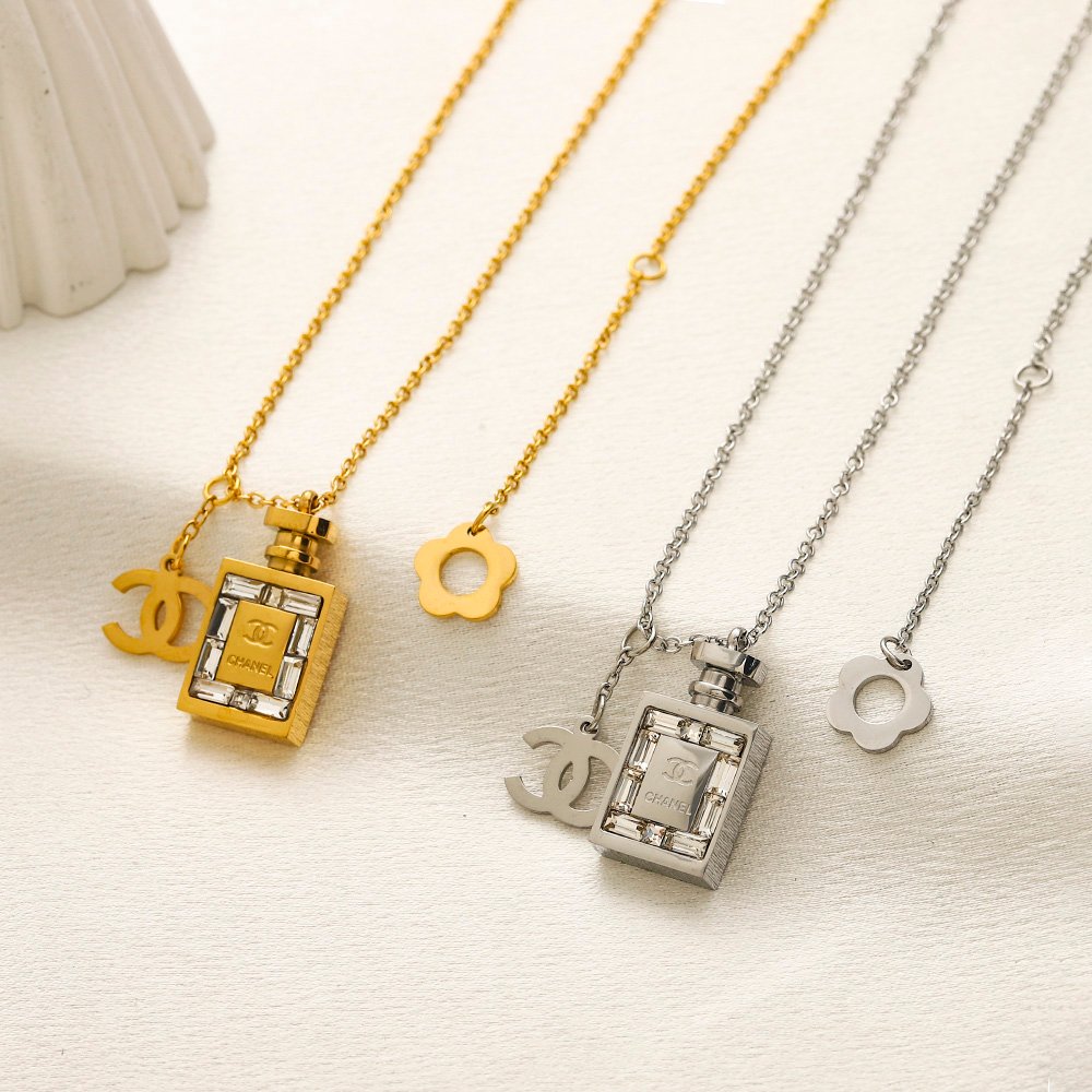 wsxc1741430092673_0 ZG1697 CHANEL Necklace with box - Image 1