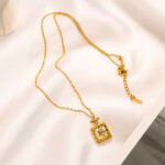 ZG2195 CHANEL Necklace with box