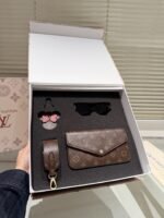 GL3PbAO LV Top tier replica classic three piece set Chain Bag Sunglasses Keychain 21cm