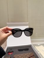 GL3PbAO LV Top tier replica classic three piece set Chain Bag Sunglasses Keychain 21cm - Image 2