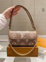 GLP17Bao LV genuine leather bag With box 22*13cm - Image 4