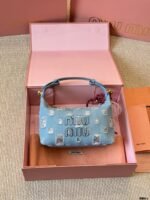 GmuFbao MIUMIU Classic canvas bag 19*17cm