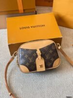 GLnpiBao LV DEAUVILLE Camera Bag - Image 3